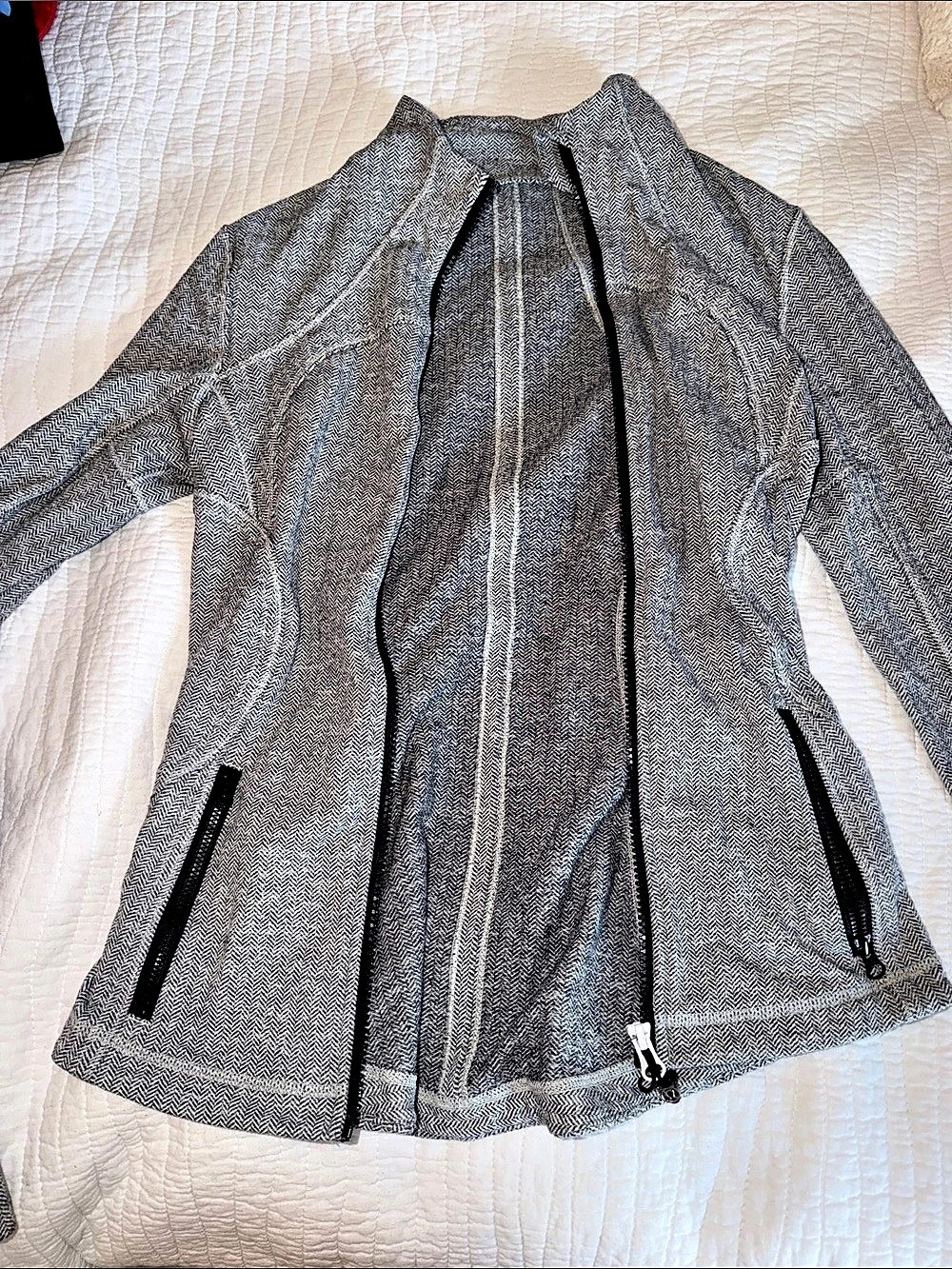 Lululemon Women's Houndstooth Zip jacket Gray & Black Size 6 Like New